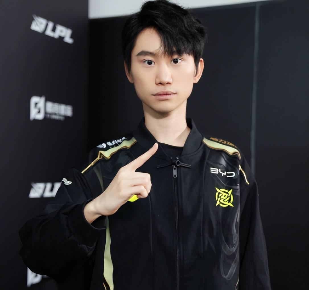 AYX Sports-巅峰rookie对线有多强