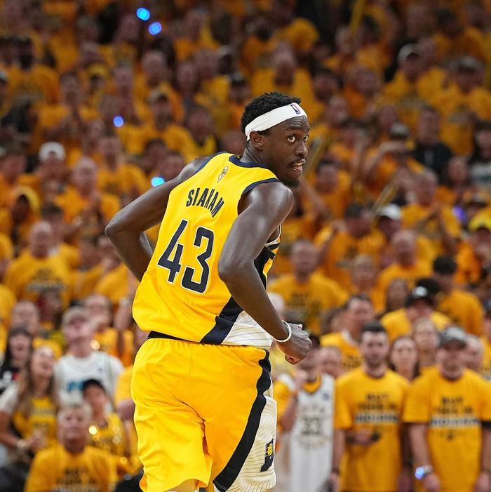 爱游戏体育官方网站-西亚卡姆重返赛场，险胜首场状态出色，日本队观众沸腾！热度持续攀升(s赛历届冠军一览表)