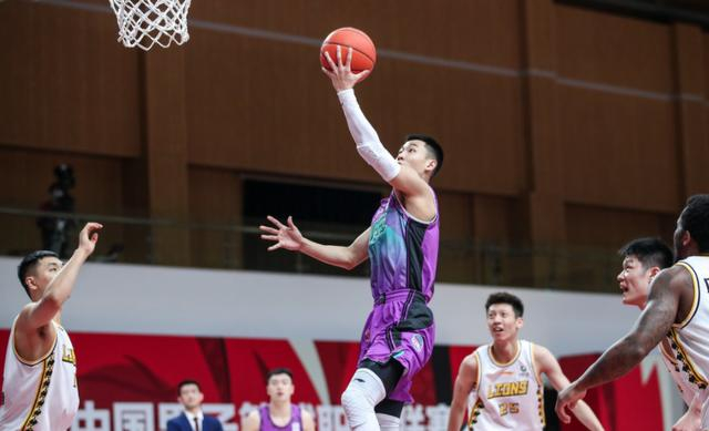 金州勇士最新消息今天比赛