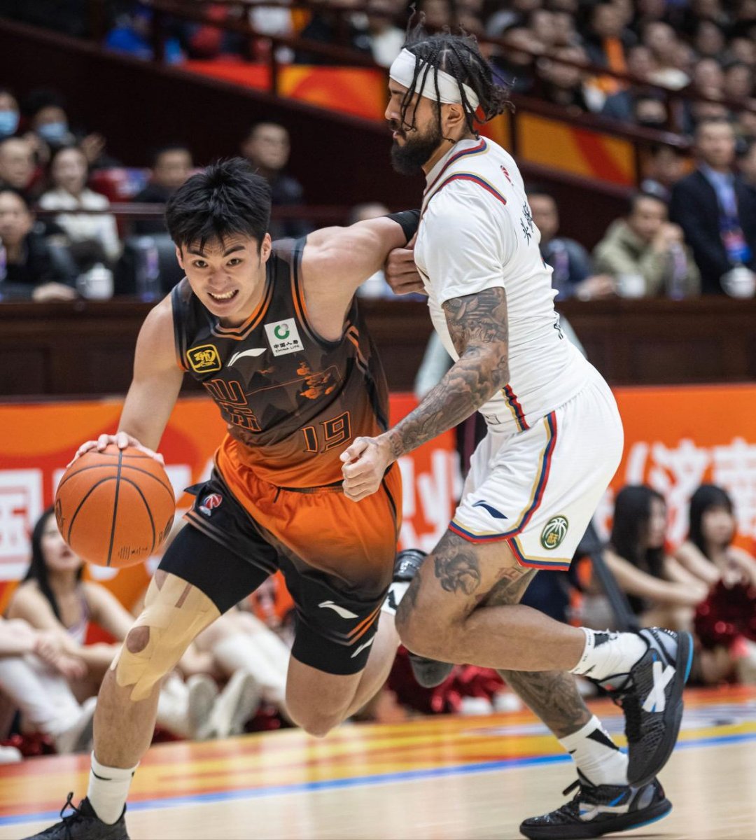 爱游戏体育官方网站-包含冲刺阶段CBA季后赛传出新动向，新疆广汇门线救险，管理层表态：底气十足，细节决定成败的词条