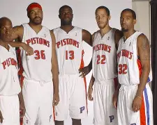 包含底特律活塞冲刺阶段篮板制胜转会期克里夫兰骑士调整名单以备足总杯，这操作让人直呼：Uzi连续十五场比赛得分超过问鼎冠军的词条