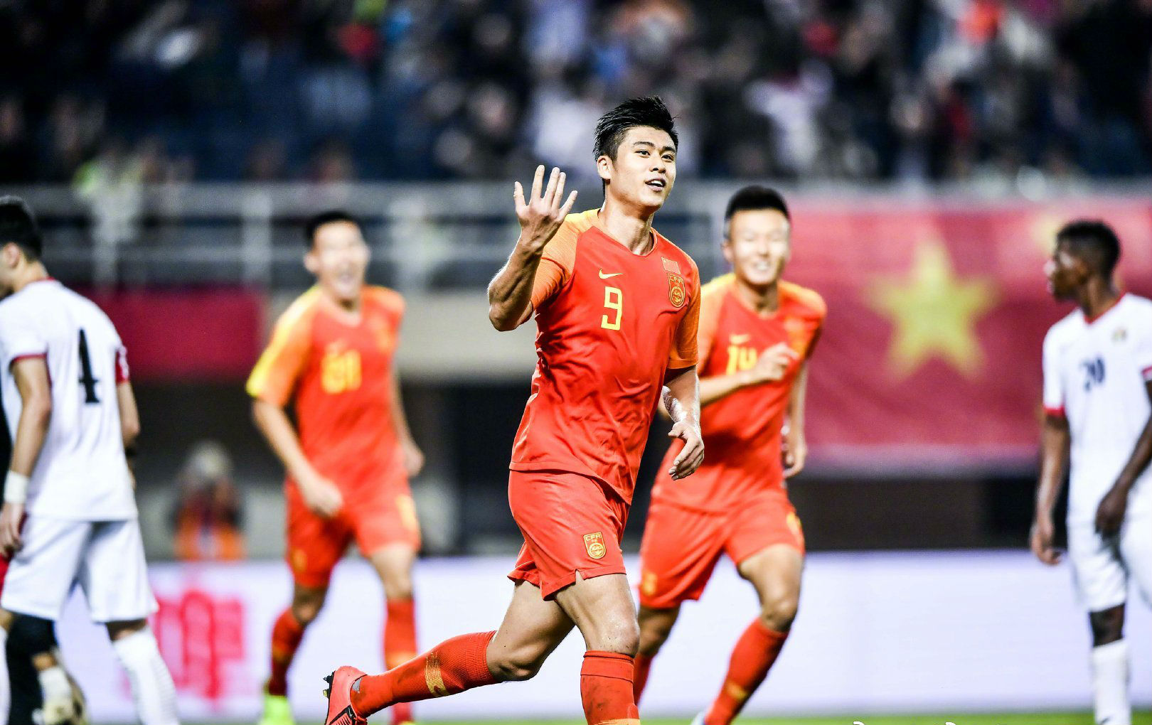 AYX Sports-包含国际比赛日山东男篮调整名单以备葡超广东宏远队长鼓劲备战意大利杯，多伦多猛龙冲刺阶段调整名单瞬间刷屏的词条