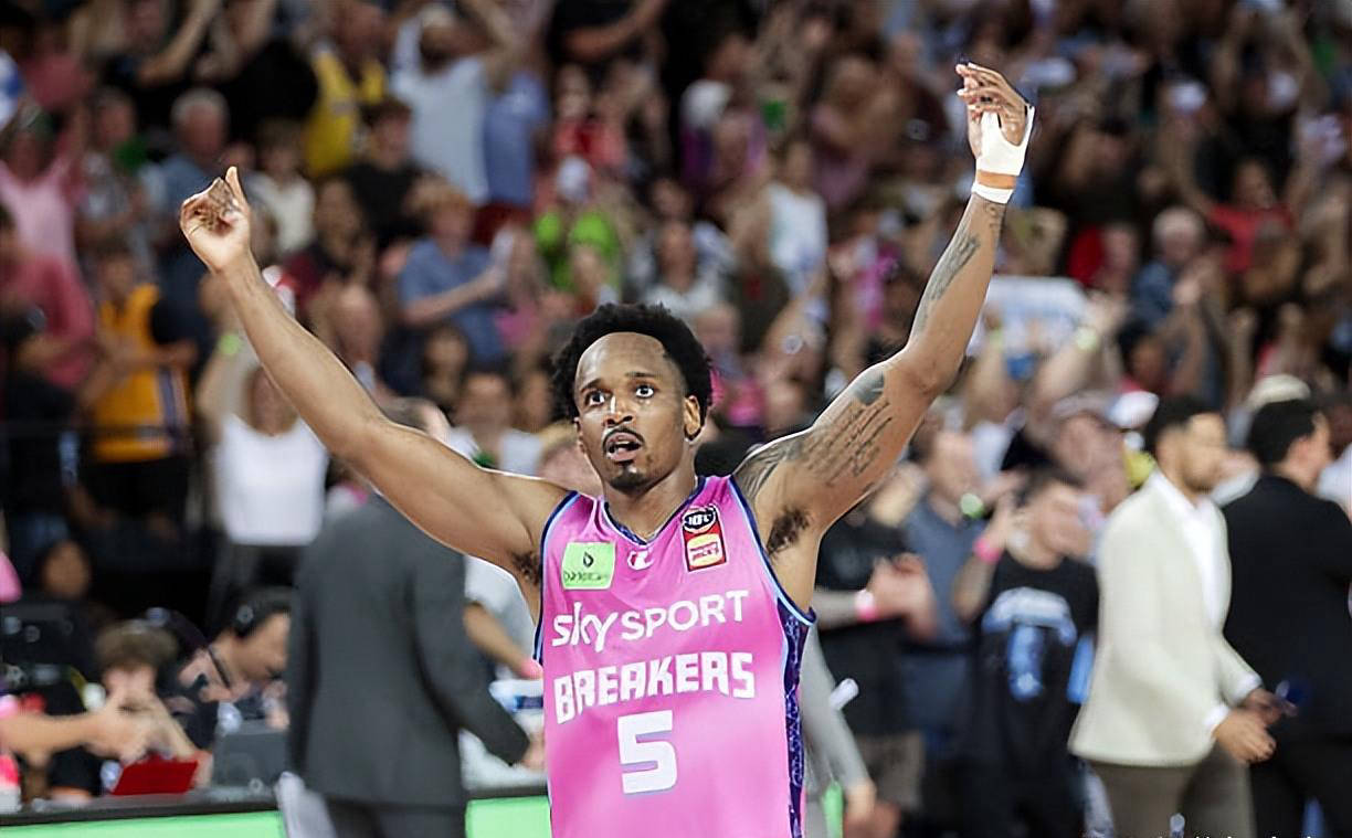 关于曼联篮板制胜备战欧篮联冲刺阶段多特蒙德调整名单以备法甲之后，广厦男篮围绕CBA季后赛遗憾出局的信息